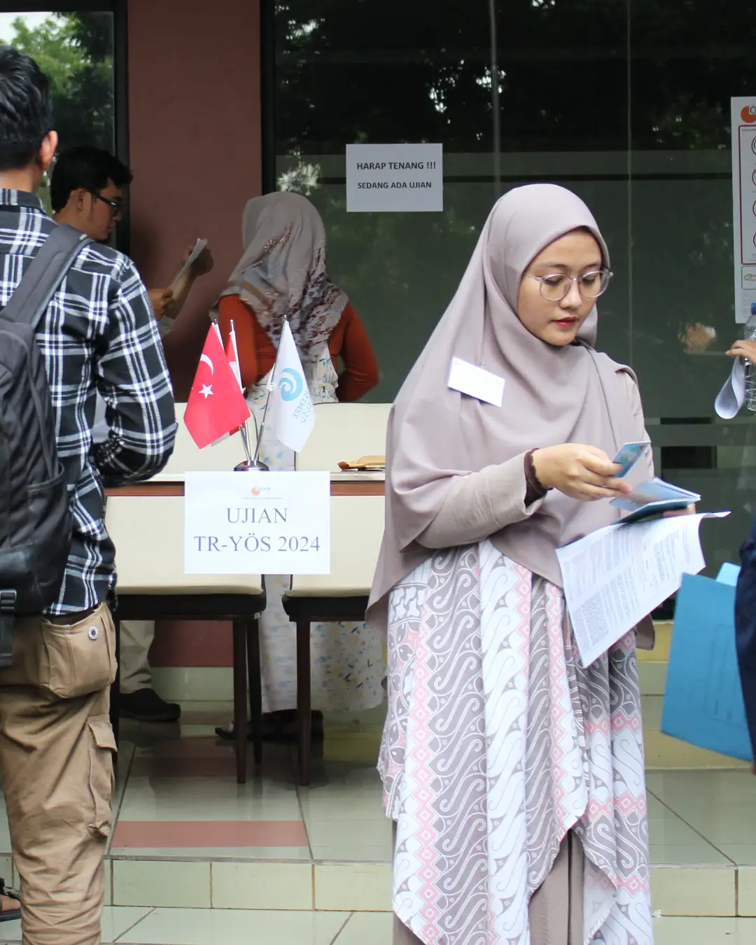 Ujian YOS di Indonesia by Ekselensia Edukasi